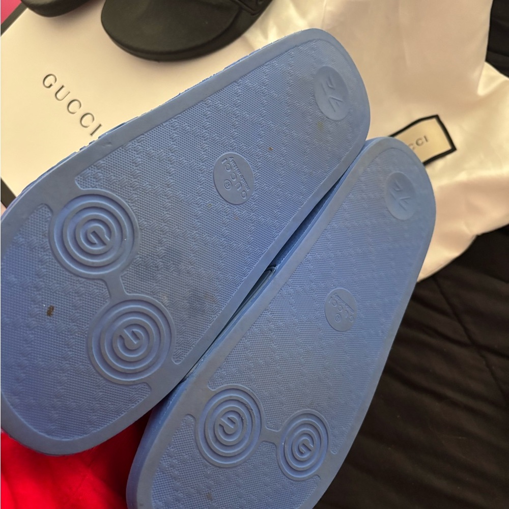 Gucci Signature Logo Embossed Blue Slides / Sandals / Flip Flops - Picture 3 of 3